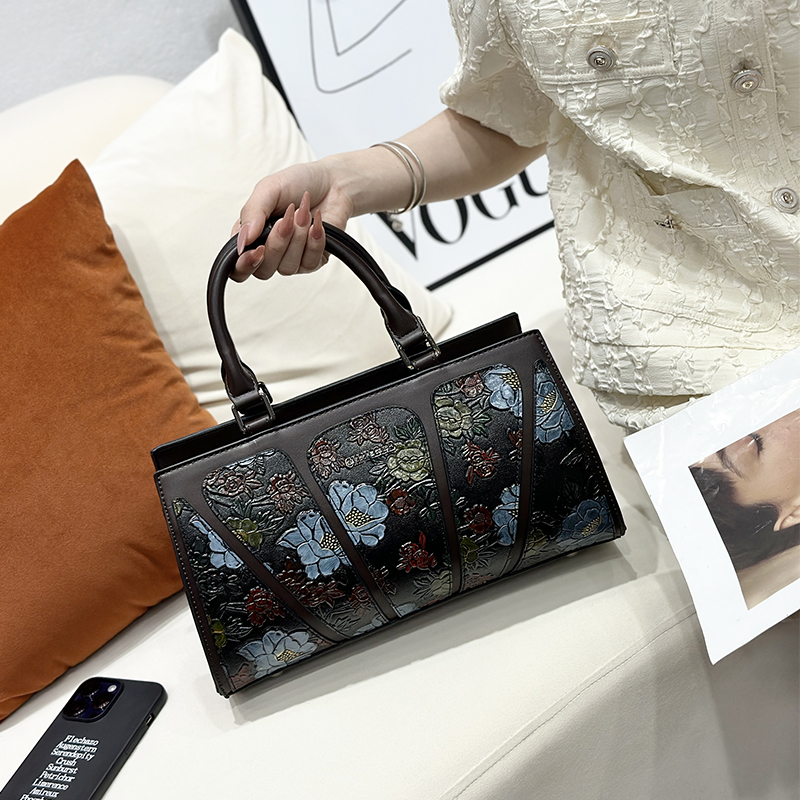 Borsa a Tracolla Vintage con F - Leatherwork Flowers recensione e prezzo