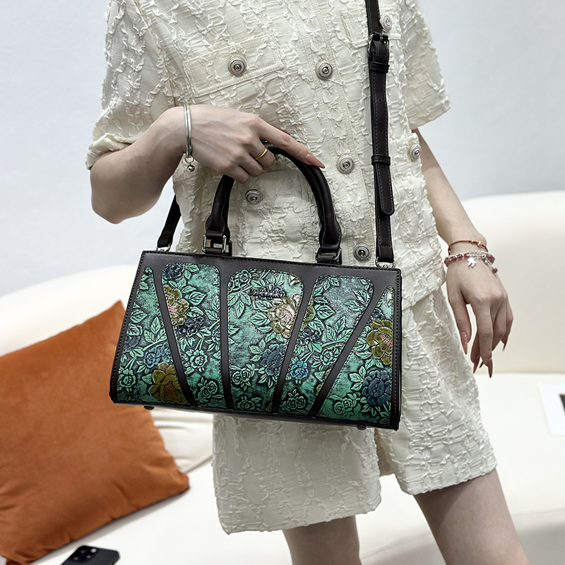 Borsa a Tracolla Vintage con F - Leatherwork Flowers recensione e prezzo