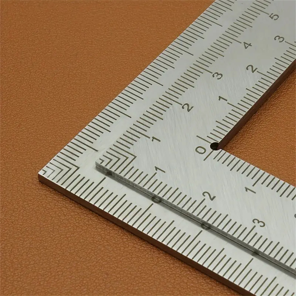 Mini righello in scala di prec - Leatherwork Ruler recensione e prezzo