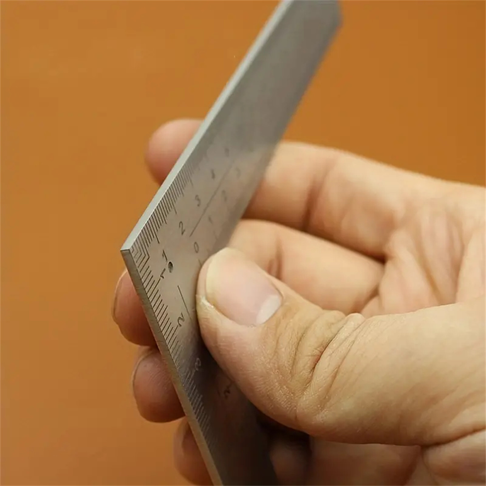 Mini righello in scala di prec - Leatherwork Ruler recensione e prezzo