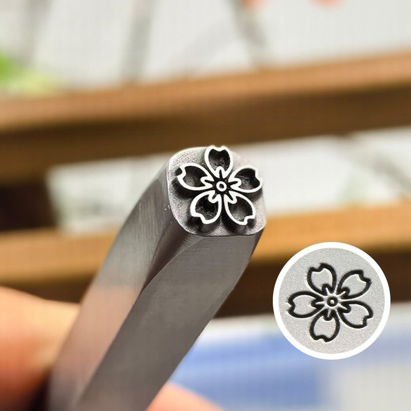 Utensile per stampaggio metall - Leatherwork Flowers recensione e prezzo