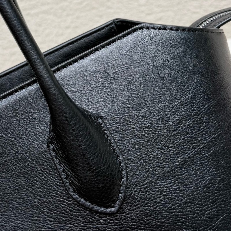 Borsa a Mano in Vera Pelle di  - Leatherwork Flowers recensione e prezzo